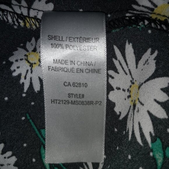 Ricki's Ladies 3/4 Tab Sleeve Black Flowered Pattern Blouse / Tunic - Picture 4 of 6